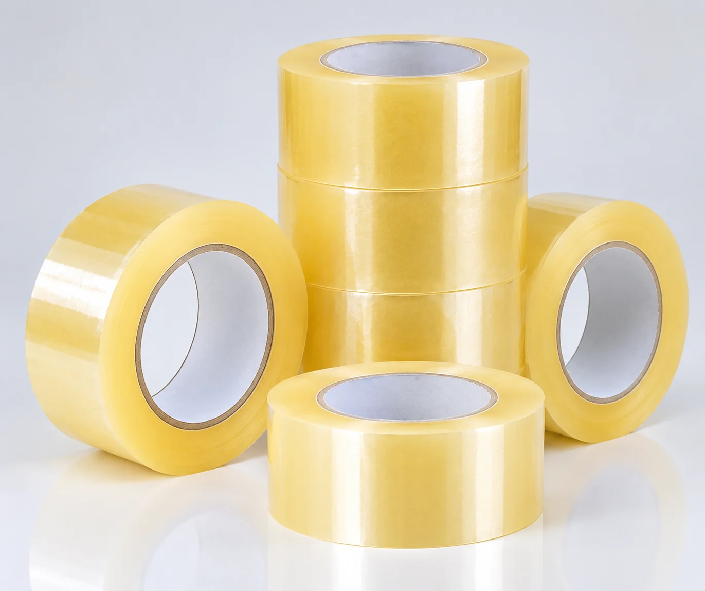 Các cuộn băng dính dùng trong đóng gói và niêm phong thùng carton